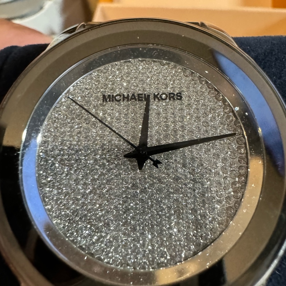 Authentic Micheal kors diamond face